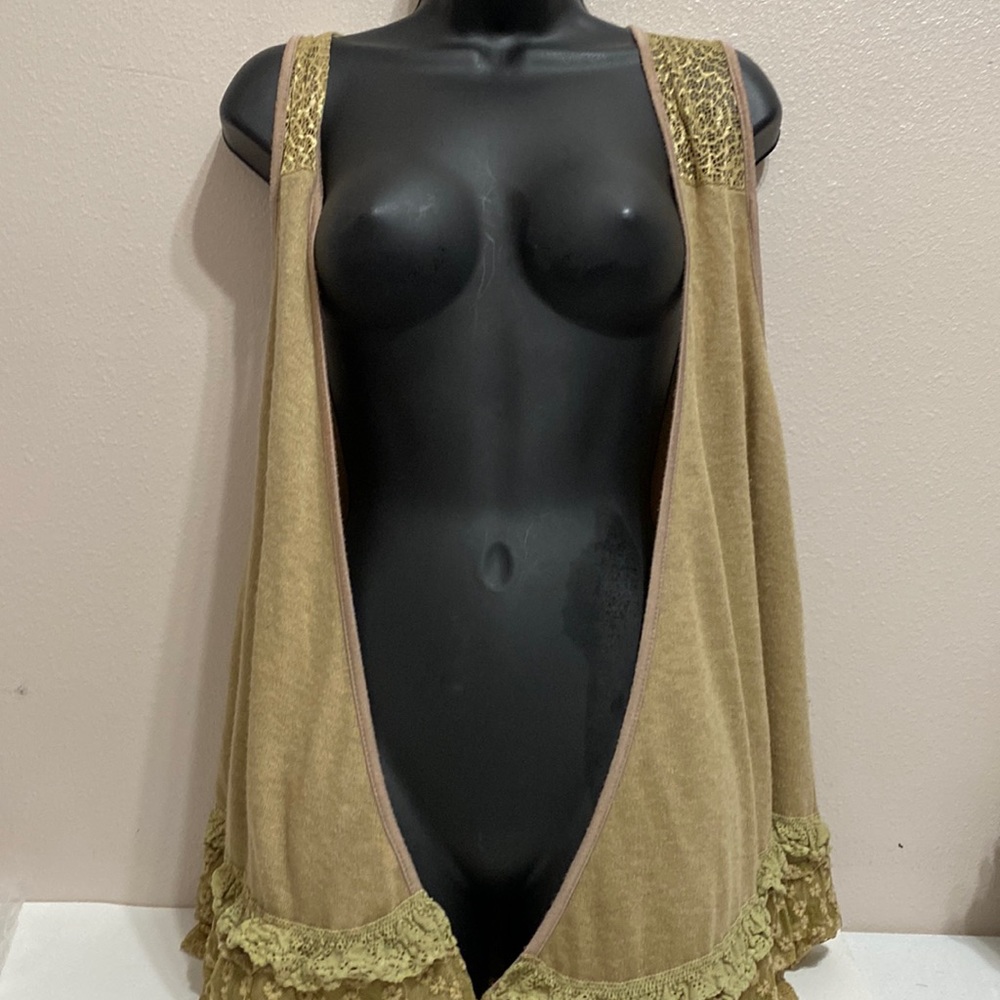 Lady Noiz sleeveless cardigan